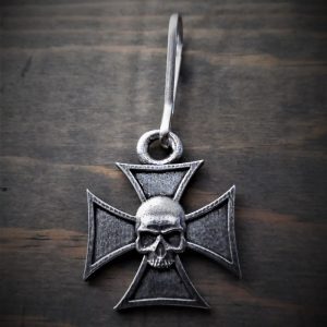 BZP-32 Maltese Cross Skull Zipper Pull